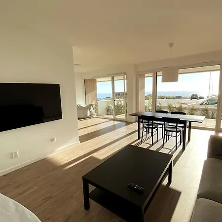 Apartment 2 Bedroom Ocean View *